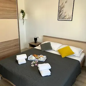 Apartment Apartman Ana, Crno