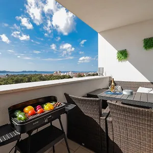 Apartment Stella Maris 2bdr, Balcony, Sea View, Garage, Bbq, Zadar